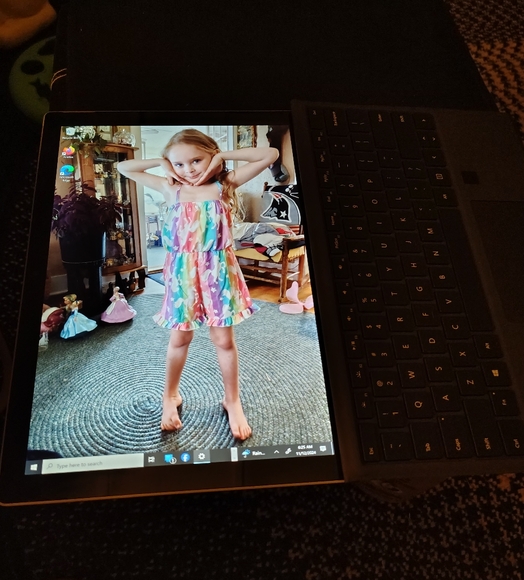 Laptop - Picture 3 of 9